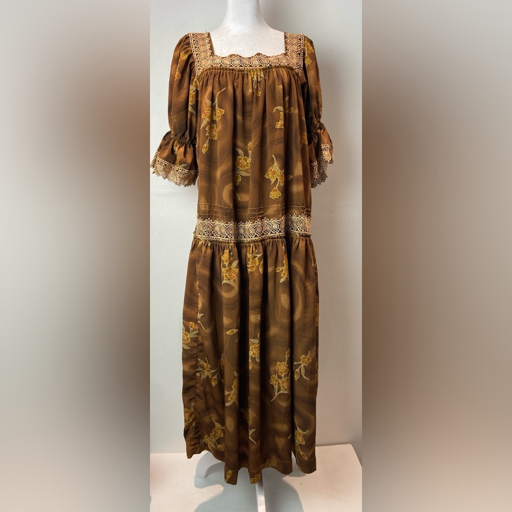 Unbranded Womens Gold Floral Mexican Square Dance Dress Size M/L